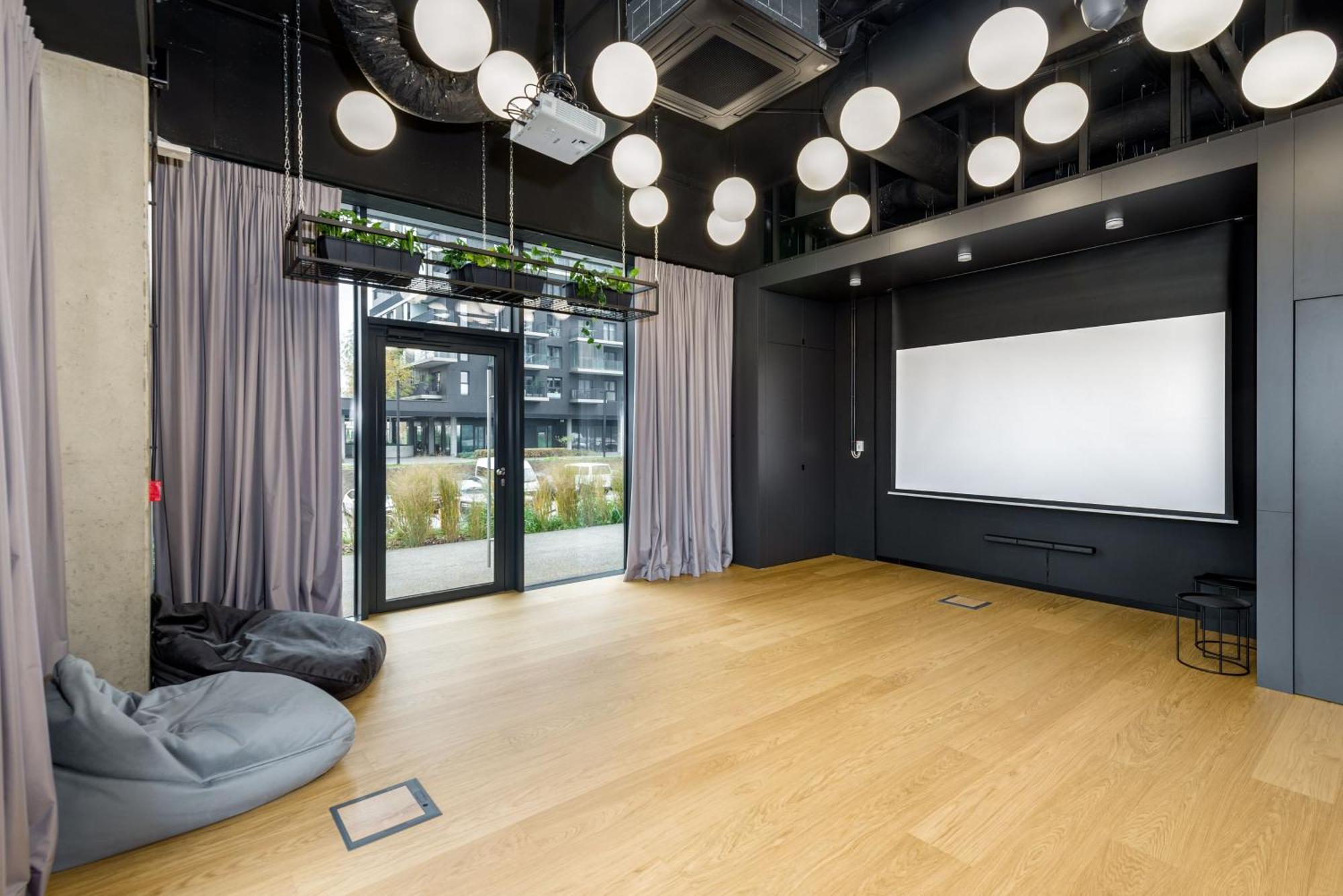 Kairos - Manhattan Premium-klimatyzacja-silownia-sala Kinowa Katovice